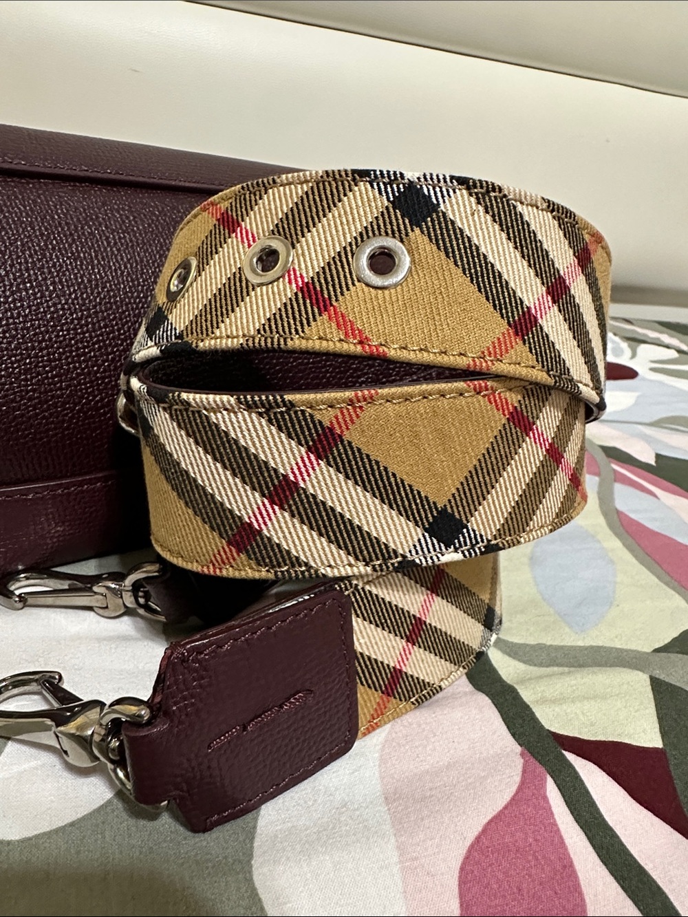Burberry Banner Tote Bag in Burgundy Leather - Picture 15 of 15
